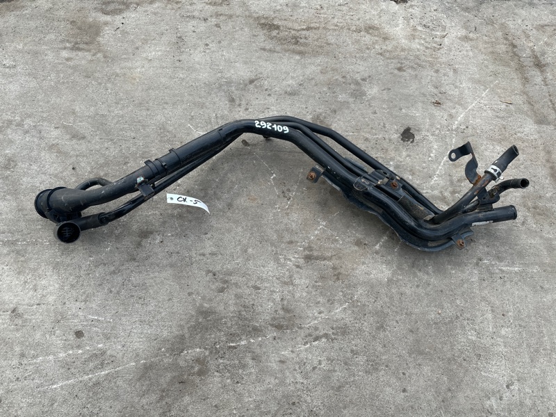 Запчасть горловина топливного бака MAZDA CX-5 (KE) 11-17 KD53-42-210D Б/У Горловина топливного бака MAZDA CX-5 (KE) 11-17 KD53-42-210D Б/У