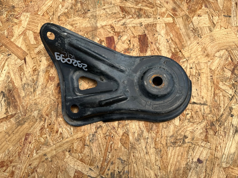 Крепление балки подвески заднее левое TOYOTA CAMRY 40 06-11 51024-07010 Б/У