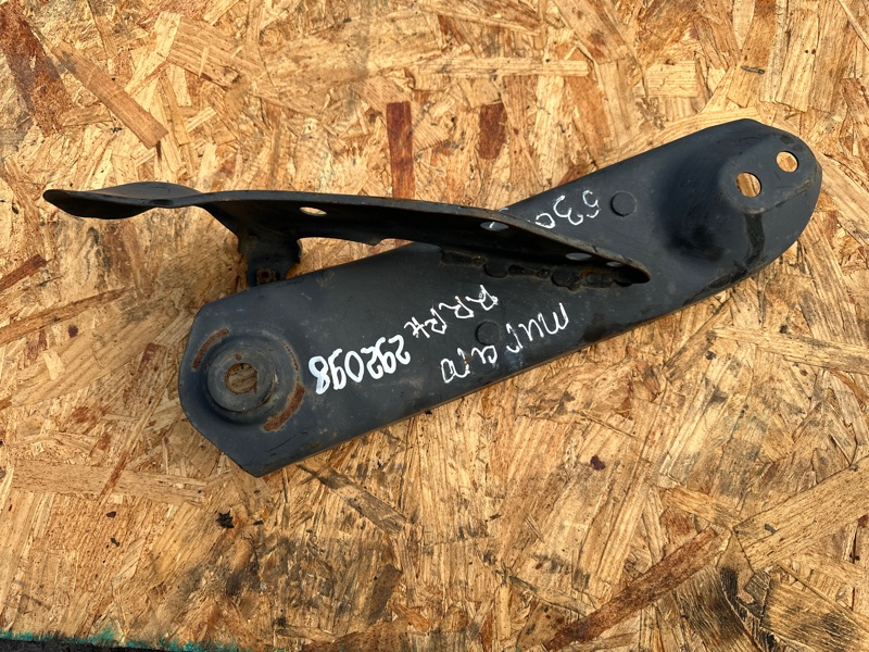 Крепление балки подвески заднее правое NISSAN MURANO Z51 07-14