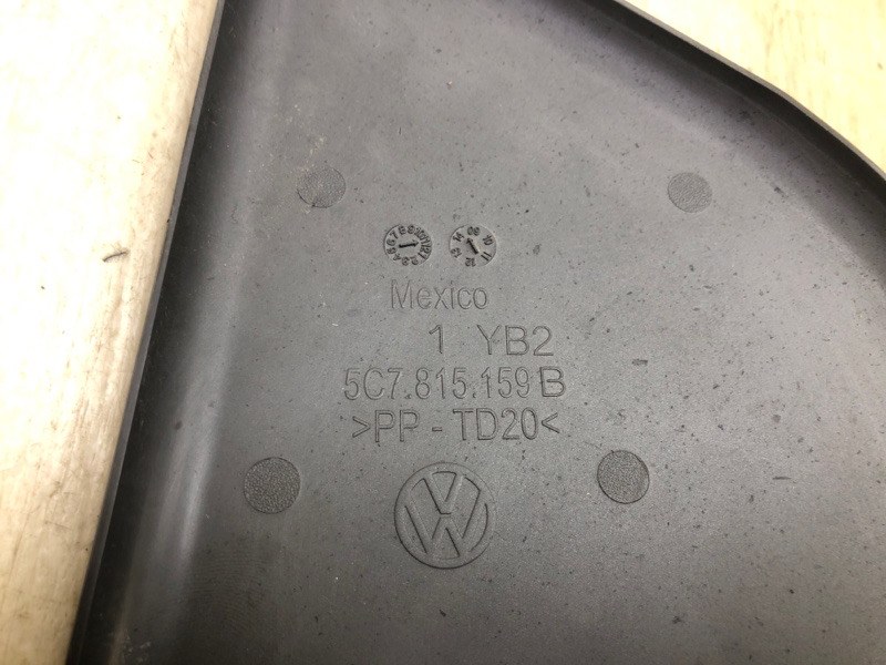 Водосток передний JETTA USA 10-17