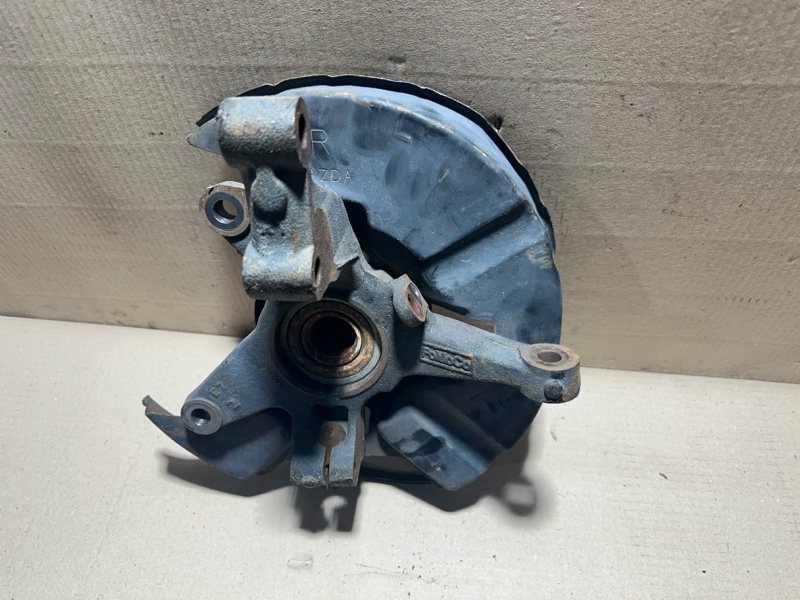 Кулак поворотный правый CX-7 06-12