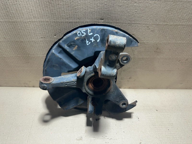 Кулак поворотный левый CX-7 06-12