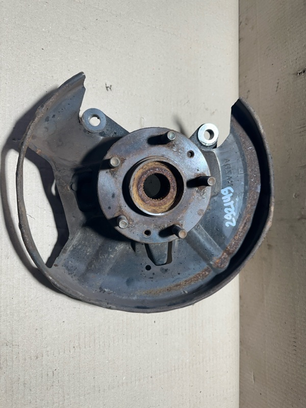 Кулак поворотный левый MAZDA CX-7 06-12