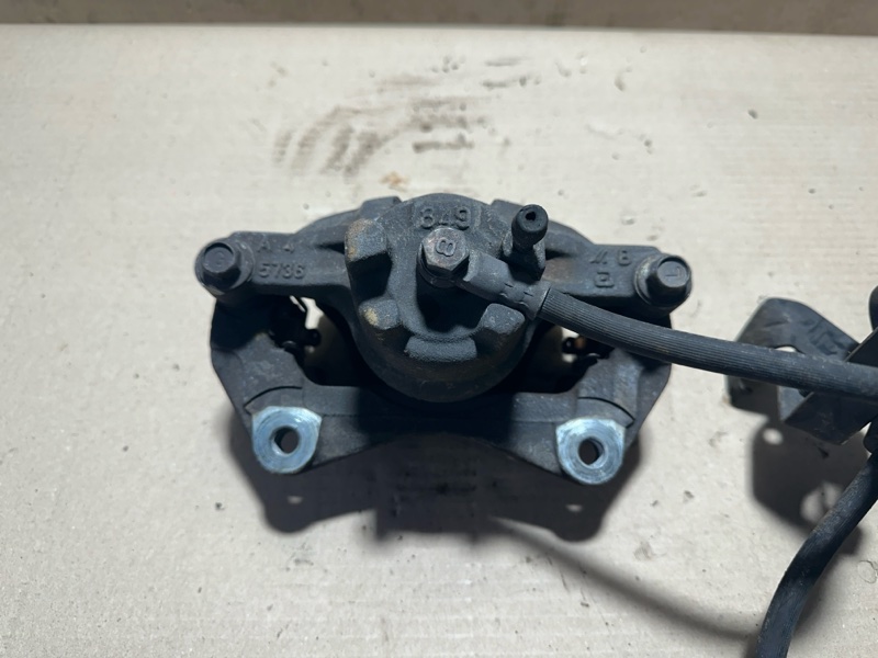 Суппорт тормозной передний правый MITSUBISHI LANCER X 10 07-15