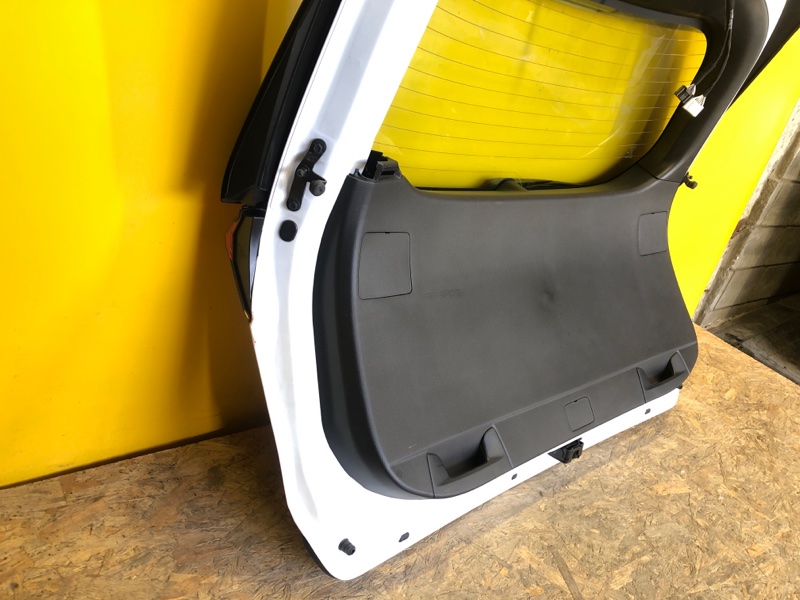 Крышка багажника RAV4 18-