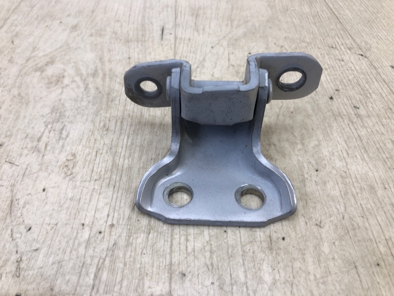 Петля двери нижняя передняя правая LEXUS ES350 06-12 6873033020 Б/У