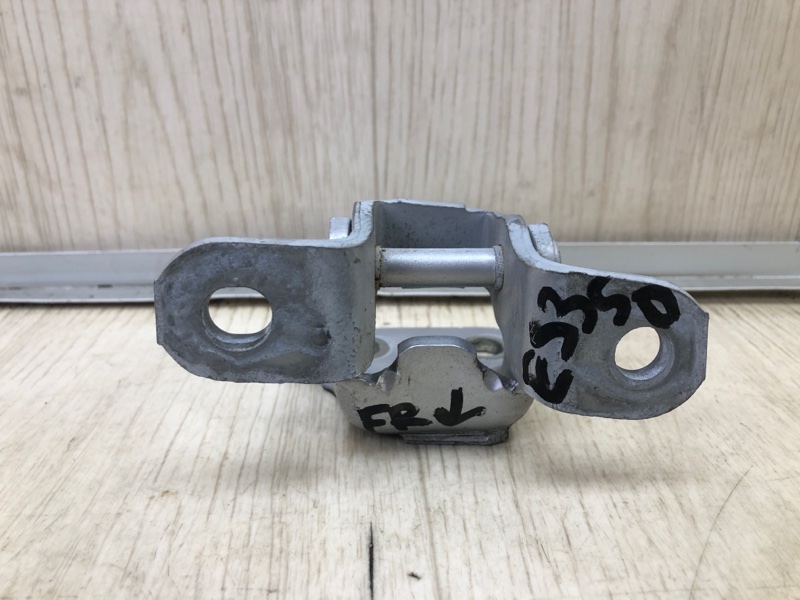 Петля двери нижняя передняя правая LEXUS ES350 06-12