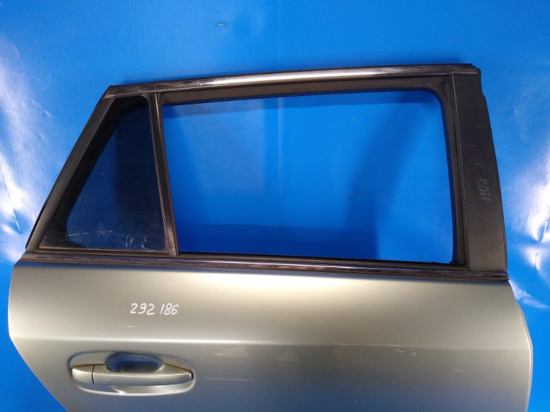 Дверь задняя правая AVENSIS 08-18