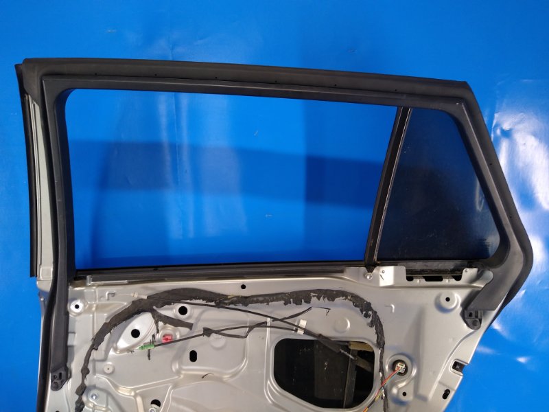 Дверь задняя правая AVENSIS 08-18