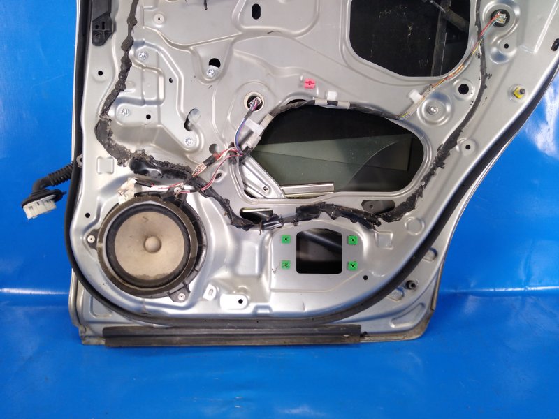 Дверь задняя правая AVENSIS 08-18