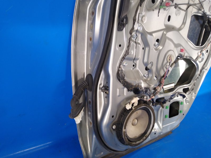 Дверь задняя правая AVENSIS 08-18