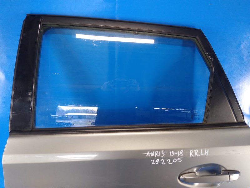 Дверь задняя левая AURIS 13-18