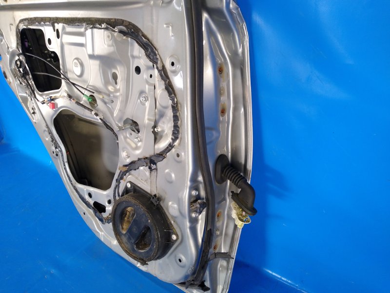 Дверь задняя левая AURIS 13-18