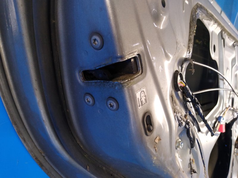 Дверь задняя левая AURIS 13-18