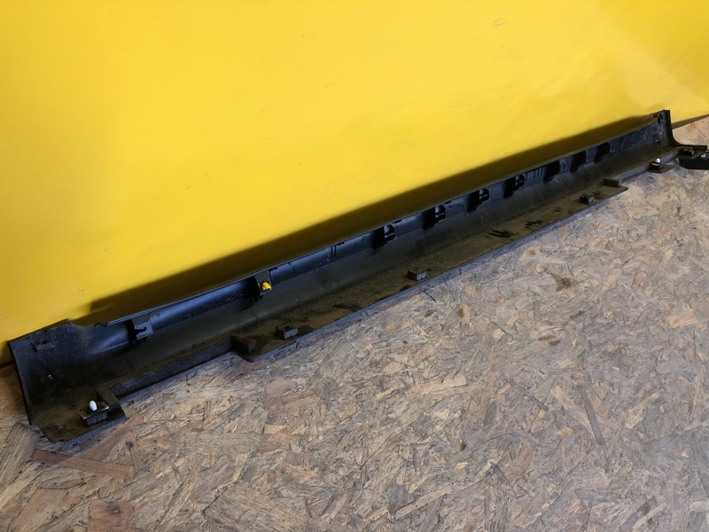 Накладка порога наружная правая KIA NIRO DE 16-22