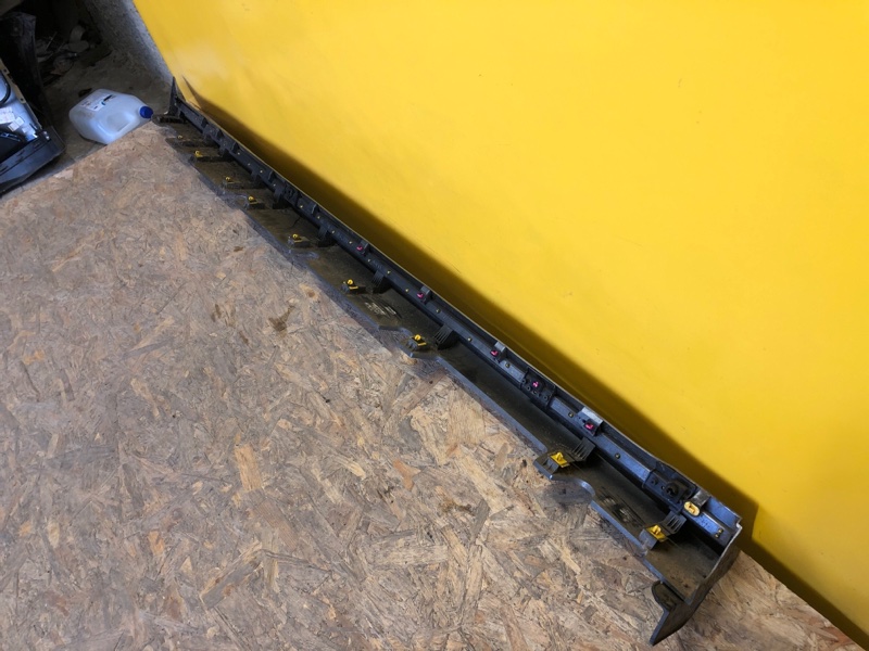 Накладка порога наружная правая IONIQ 5 21- Накладка порога наружная правая IONIQ 5 21-