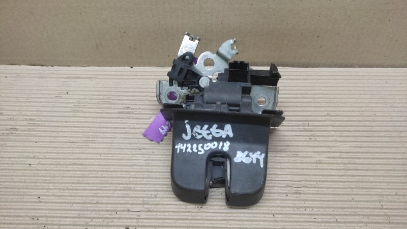 Замок крышки багажника VOLKSWAGEN JETTA USA 10-17 2013 162 2.0 CBPA 5C6 827 505 H Б/У