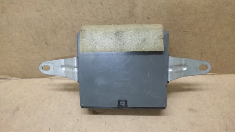 Блок управления дверей задний левый LEXUS LS600HL 06-17