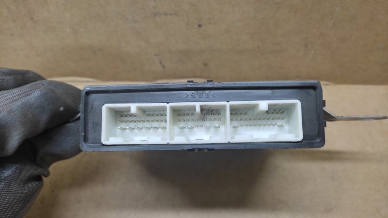 Блок управления дверей задний левый LS600HL 06-17