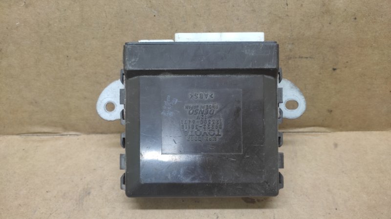 Блок управления дверей передний правый LEXUS GS350 GS300 05-11 89222-30110 Б/У