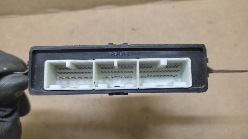 Блок управления дверей задний правый LS460 06-12