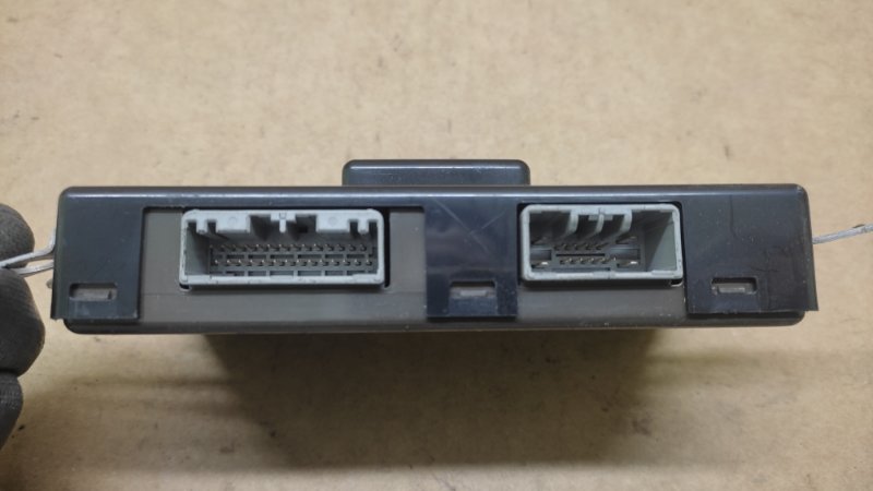 Блок электронный передний правый MDX (YD2) 06-13