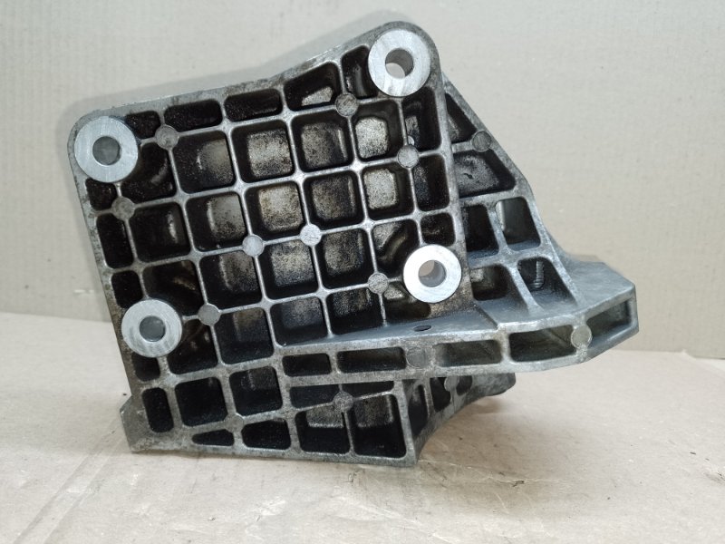 Кронштейн компрессора кондиционера MDX (YD2) 06-13 2008 3.7 J37A1