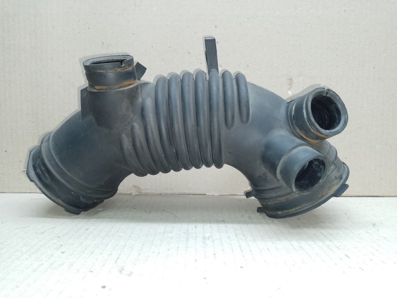 Запчасть патрубок воздушного фильтра TOYOTA CAMRY 40 06-11 2010 2.5 2ARFE 17881-0V010 Б/У Патрубок воздушного фильтра TOYOTA CAMRY 40 06-11 2010 2.5 2ARFE 17881-0V010 Б/У