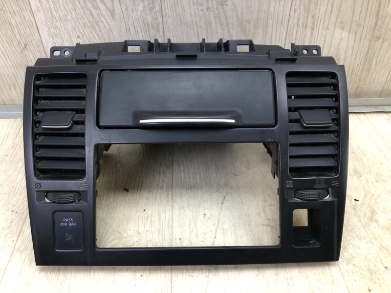 Накладка торпедо центр. NISSAN TIIDA/VERSA C11 04-11 68260EM31C Б/У