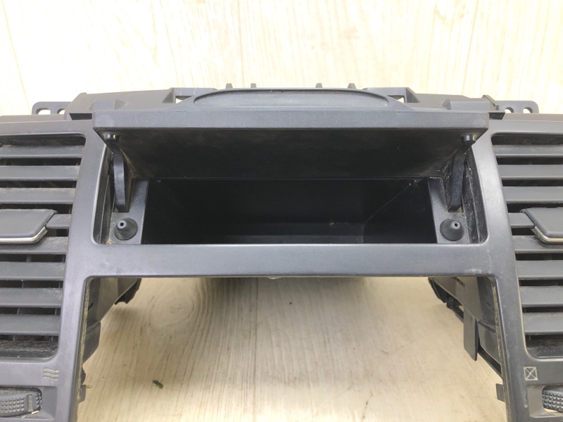 Накладка торпедо центр. TIIDA/VERSA C11 04-11