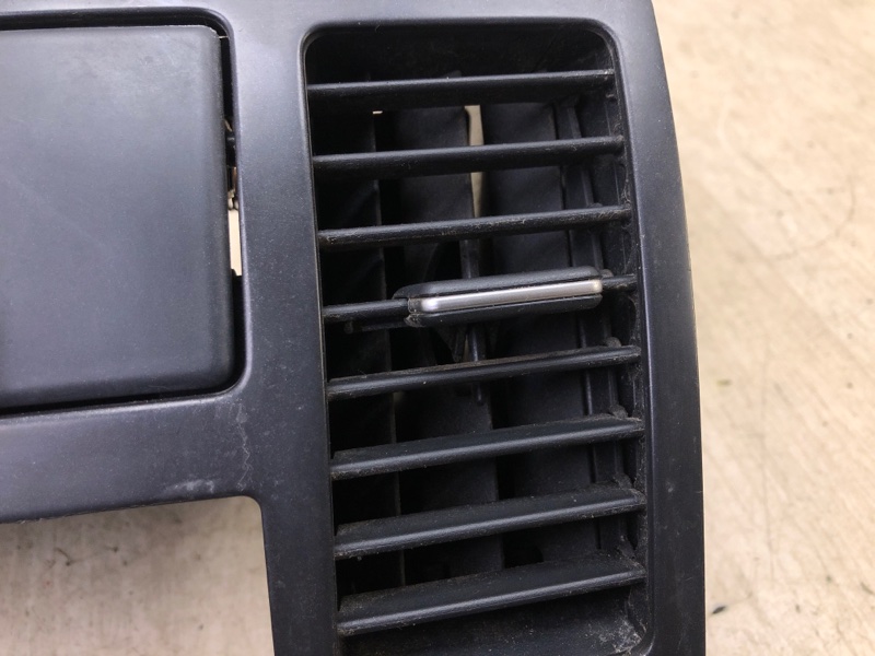 Накладка торпедо центр. TIIDA/VERSA C11 04-11