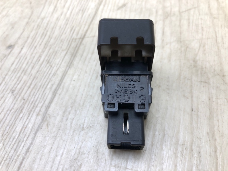 Кнопка аварийной сигнализации TIIDA/VERSA C11 04-11