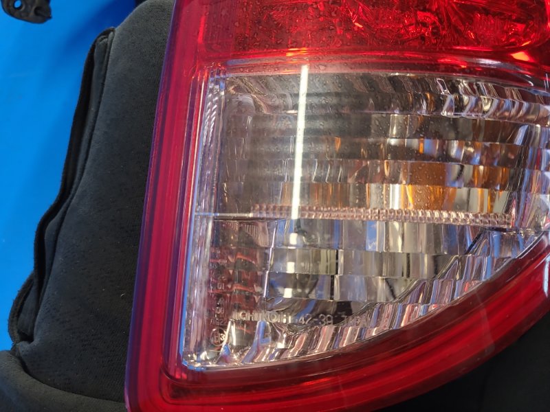 Фонарь наружный правый RAV4 05-12 Фонарь наружный правый RAV4 05-12