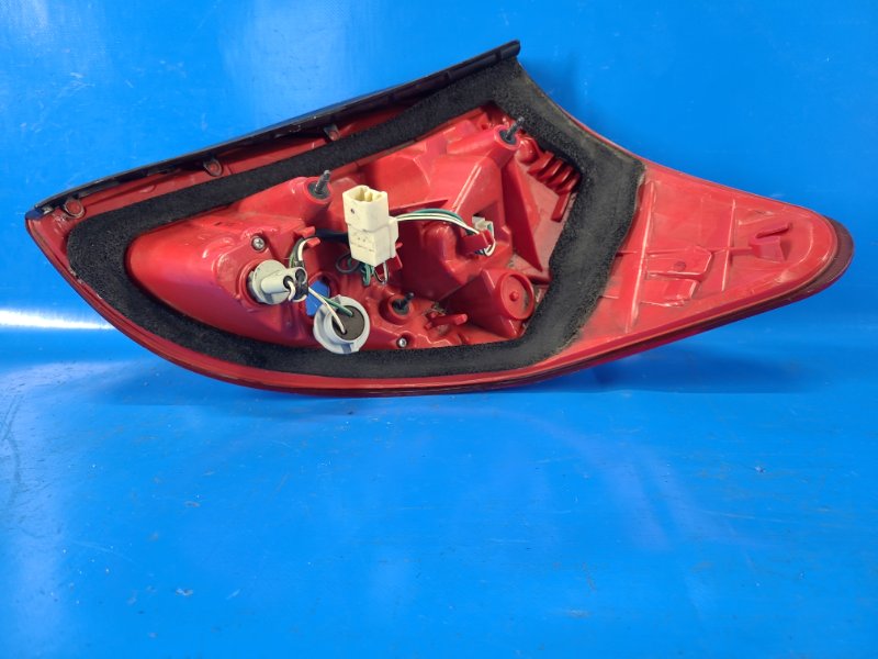 Фонарь наружный левый TOYOTA RAV4 05-12 Фонарь наружный левый TOYOTA RAV4 05-12