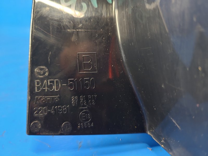 Фонарь наружный правый MAZDA 3 BM 13-19