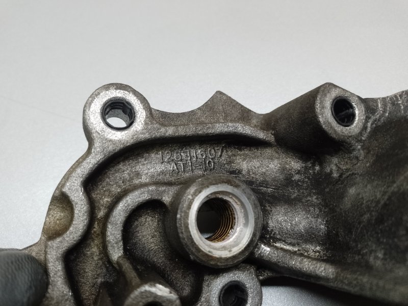 Кронштейн масляного фильтра CADILLAC SRX 09-16 3.6 LFX