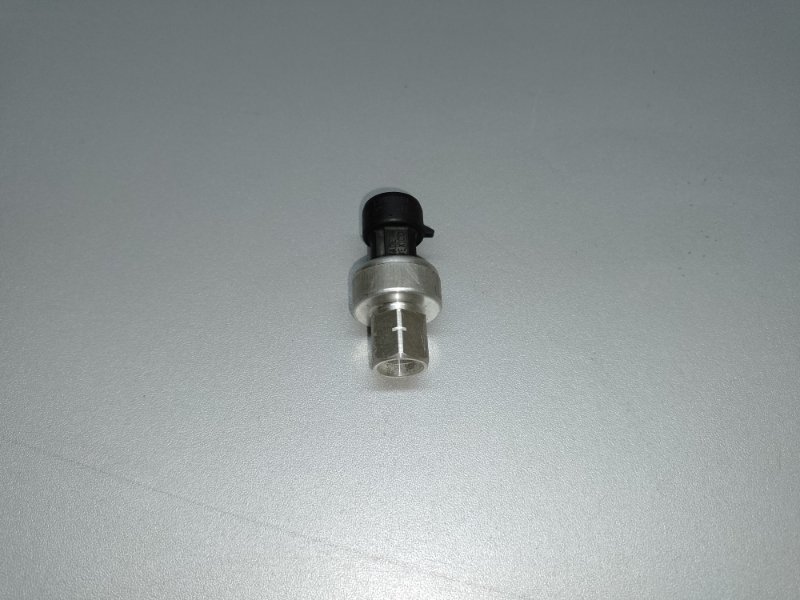 Датчик давления кондиционера CADILLAC SRX 09-16 2012 3.6 LFX 13587668 Б/У