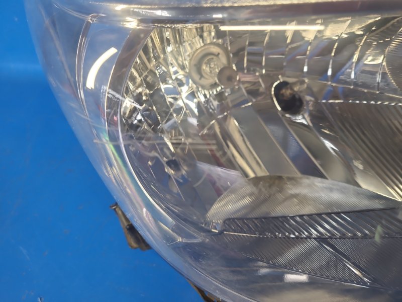 Фара правая TOYOTA YARIS 11-20 Фара правая TOYOTA YARIS 11-20