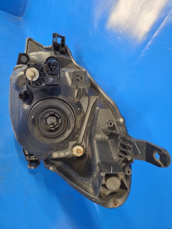 Фара правая YARIS 11-20 Фара правая YARIS 11-20