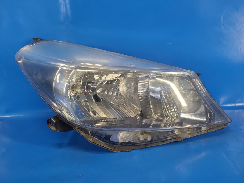 Запчасть фара правая TOYOTA YARIS 11-20 811300D450 Б/У Фара правая TOYOTA YARIS 11-20 811300D450 Б/У