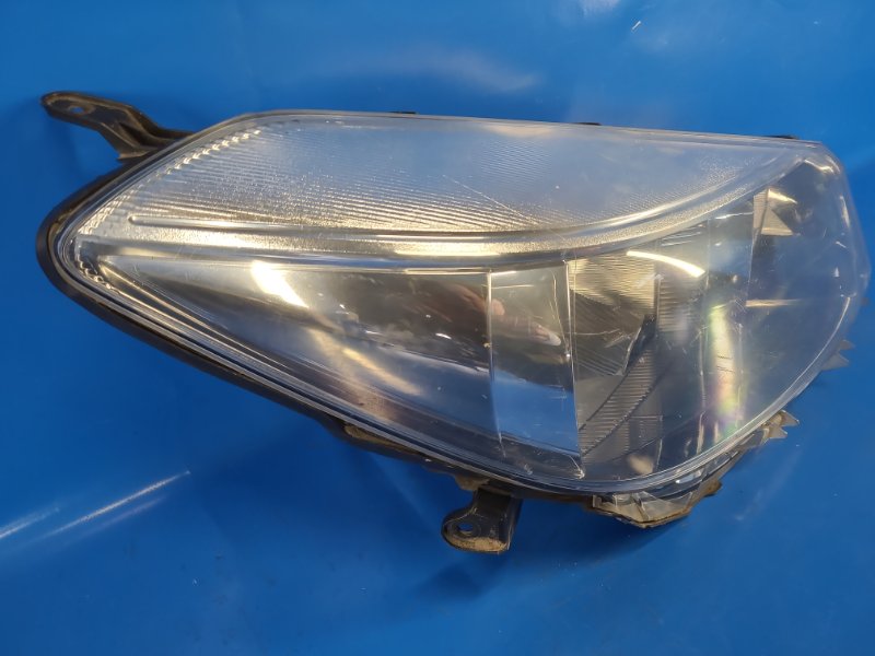 Фара правая TOYOTA YARIS 11-20 Фара правая TOYOTA YARIS 11-20