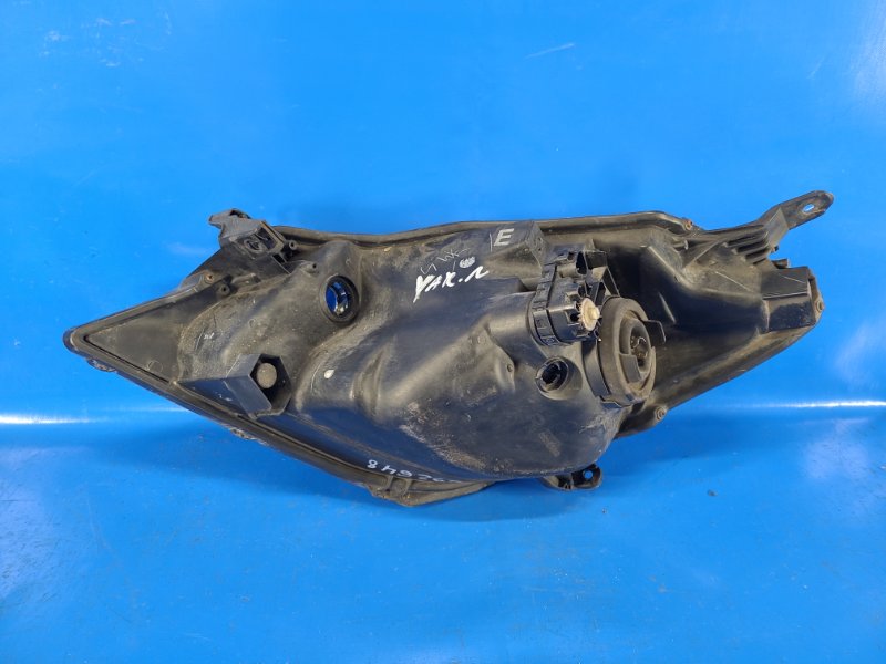 Фара правая YARIS 11-20 Фара правая YARIS 11-20