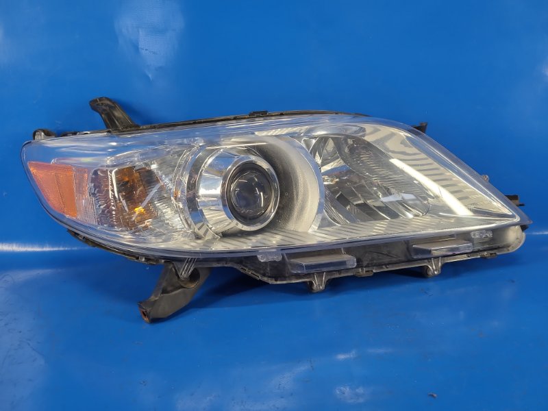 Запчасть фара правая TOYOTA SIENNA 11-16 81110-08030 Б/У Фара правая TOYOTA SIENNA 11-16 81110-08030 Б/У