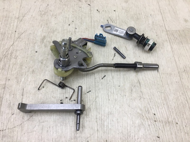 Запчасть датчик положения селектора акпп CHEVROLET EQUINOX 17- 2021 1.5 LYX 24230719 Б/У Датчик положения селектора АКПП CHEVROLET EQUINOX 17- 2021 1.5 LYX 24230719 Б/У