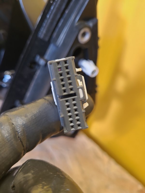 Зеркало левое SORENTO UM 14- Зеркало левое SORENTO UM 14-