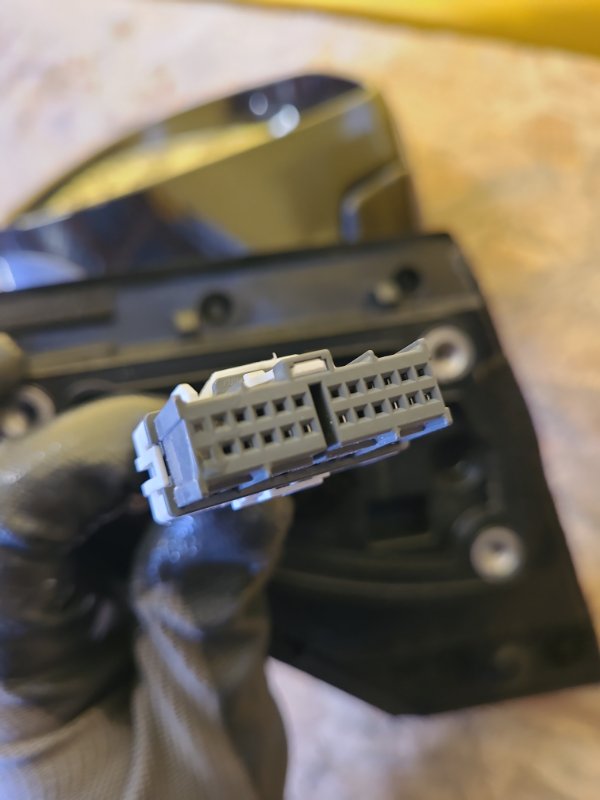 Зеркало правое SORENTO UM 14-