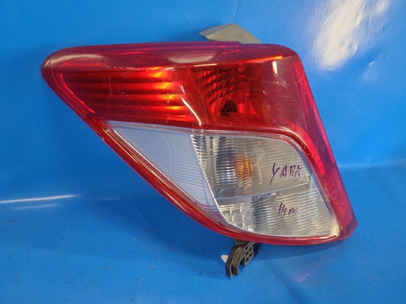 Фонарь наружный левый YARIS 11-20 Фонарь наружный левый YARIS 11-20