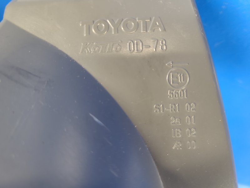 Фонарь наружный левый TOYOTA YARIS 11-20 Фонарь наружный левый TOYOTA YARIS 11-20