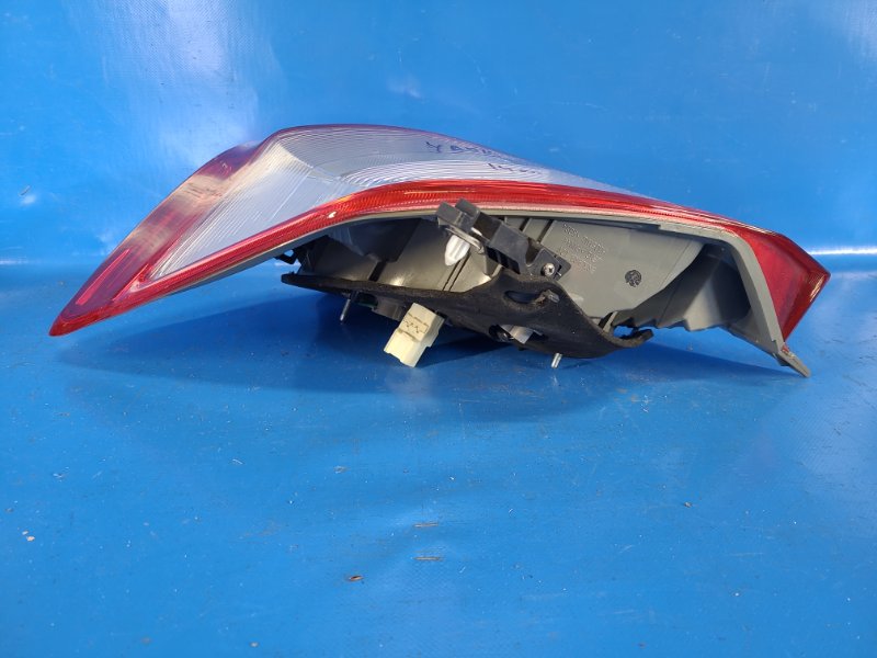 Фонарь наружный левый YARIS 11-20 Фонарь наружный левый YARIS 11-20