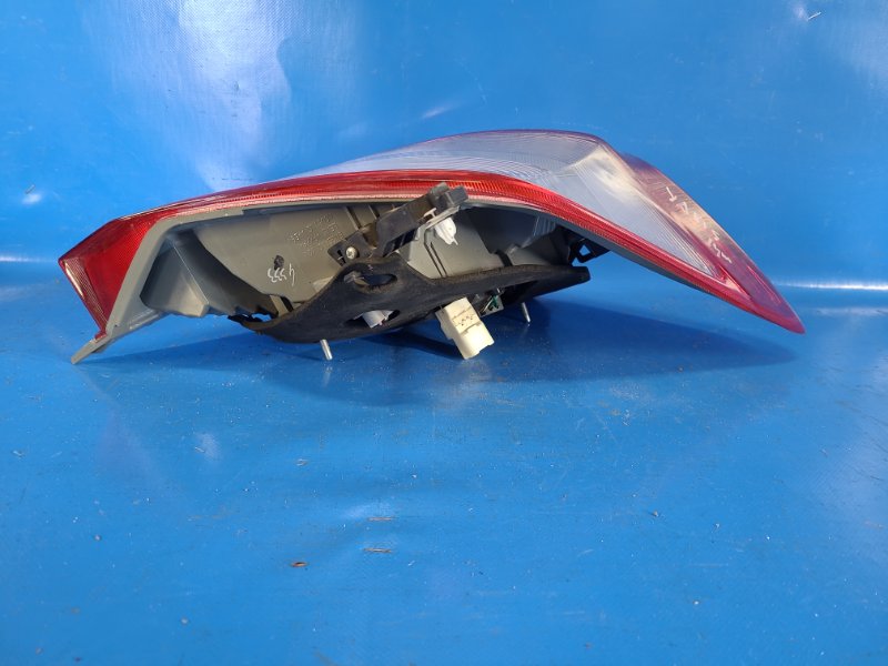 Фонарь наружный правый YARIS 11-20 Фонарь наружный правый YARIS 11-20